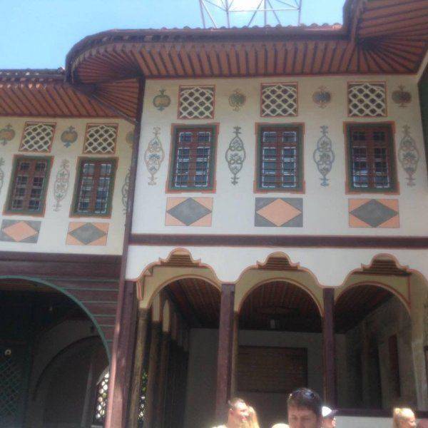 Монтян: татары по факту катаются, как сыр в масле, причем за счёт остального населения Крыма Монтян: татары по факту катаются, как сыр в масле, причем за счёт остального населения Крыма