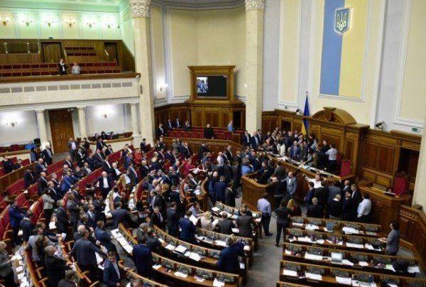 Спаивать, «сами знаете, кого» чтобы как можно скорее забыть: украинские депутаты борются с РФ Спаивать, «сами знаете, кого» чтобы как можно скорее забыть: украинские депутаты борются с РФ