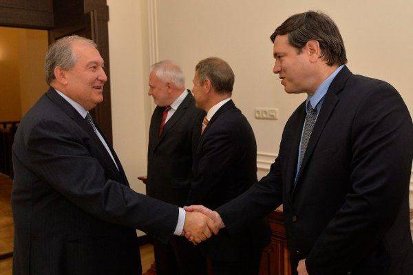 Армения только за мирное урегулирования конфликта в Карабахе Армения только за мирное урегулирования конфликта в Карабахе