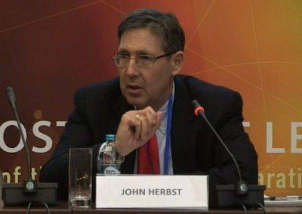 Джон Хербст: Порошенко останется на второй срок Джон Хербст: Порошенко останется на второй срок