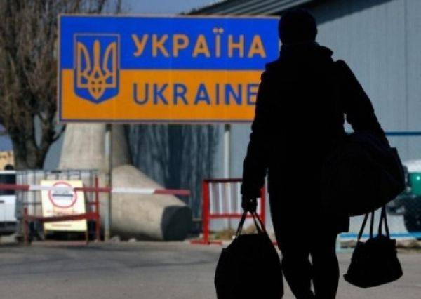 Украинских гастарбайтеров обяжут платить в бюджет за право покинуть страну