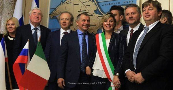 Международная изоляция Крыма – такая же, как «порванная в клочья экономика»?