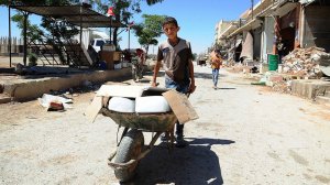 Сирийцы покидают лагеря временного размещения и возвращаются домой