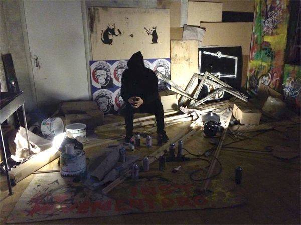 Вандал или гений в самом центре Москвы? Вандал или гений в самом центре Москвы?