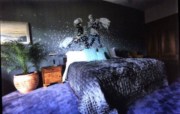 Вандал или гений в самом центре Москвы? Вандал или гений в самом центре Москвы?