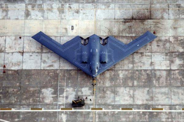 Невидимке B-2 приготовили смертоносную бомбу Невидимке B-2 приготовили смертоносную бомбу