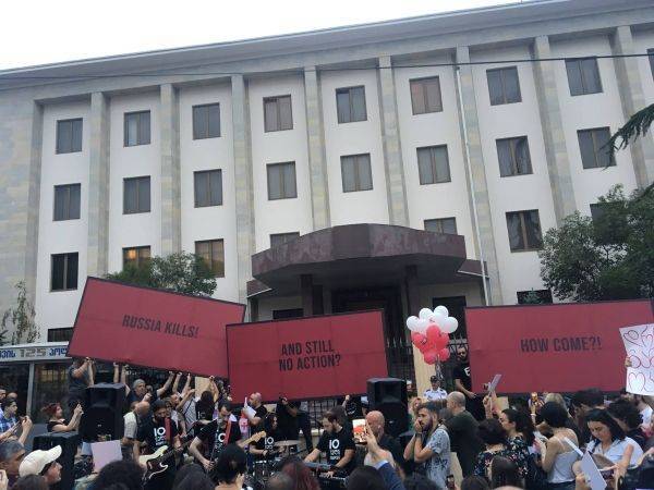 Годовщина грузинского нападения на Осетию – 10 лет лицемерия и политической проституции Годовщина грузинского нападения на Осетию – 10 лет лицемерия и политической проституции