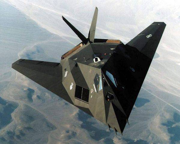 Американцы в секретной «Зоне-51» проводят испытания «ликвидатора» русских истребителей Американцы в секретной «Зоне-51» проводят испытания «ликвидатора» русских истребителей