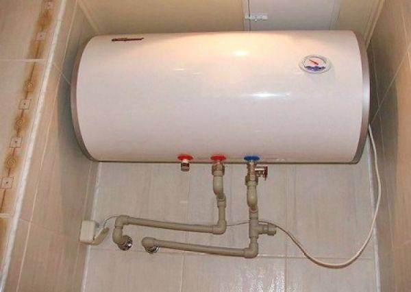 В правительстве заявили, что украинцы сами должны добывать горячую воду, а централизованное отопление - атавизм