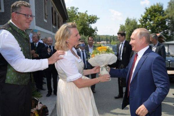 На Украине придумали «страшную месть» Австрии за свадьбу с участием Путина