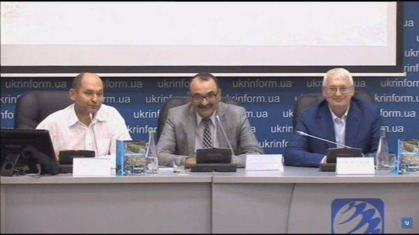 День прапора, чи День туалетного паперу?