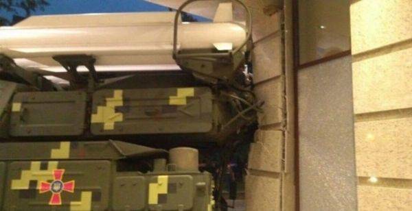 "Землетрясение" от смешного парада "Землетрясение" от смешного парада