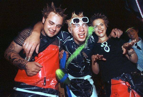 Прожектор пропаганды: «адские санкции», от которых уклоняется Европа, и «пустой Крым» с международными фестивалями