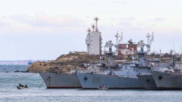 Украина боится забирать боевые корабли из Крыма Украина боится забирать боевые корабли из Крыма