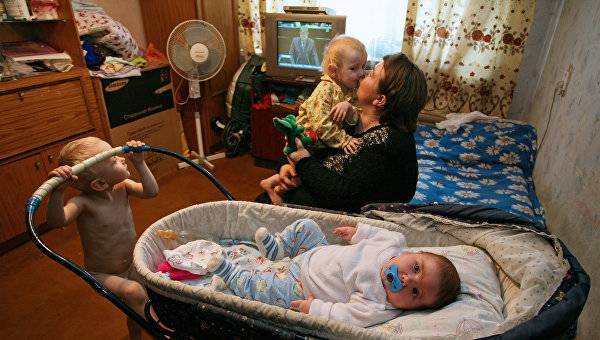 Украина вымирает. Быть родителями могут себе позволить только богатые