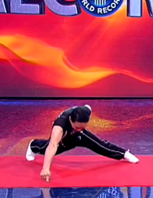 Невероятные достижения спортсменов / от жался 42 раза на 1 пальце