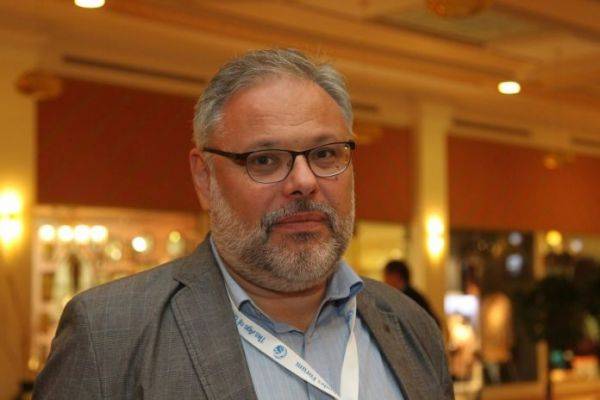 Михаил Хазин: Продолжающийся экономический кризис вызвал кризис институциональный