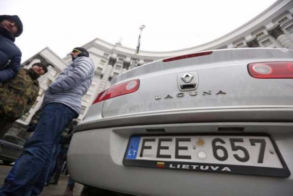 Европа уже здесь: В центре Киева пьяный евробляхер избил копа