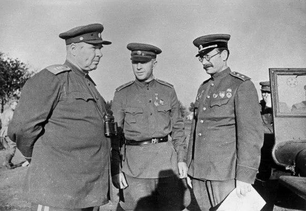 Как генерал Апанасенко в 1941 году обматерил Сталина и остался жив