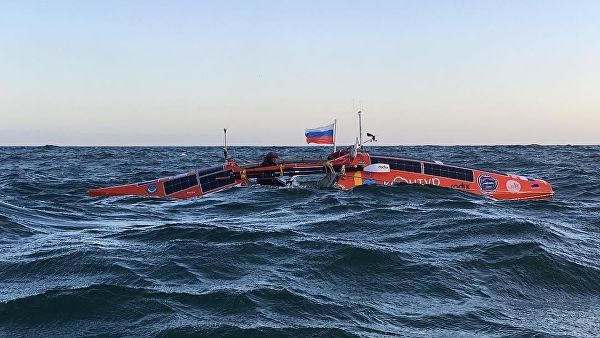 Лодка Федора Конюхова перевернулась во время шторма в Южном океане