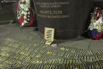 Курсанты ВДВ массово сорвали новые погоны