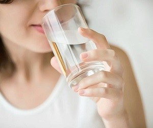 Что происходит с организмом, если вы пьете воду натощак?