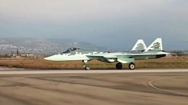 СМИ: Су-57 не готовы к реальным боям, а появление их в Сирии было показухой