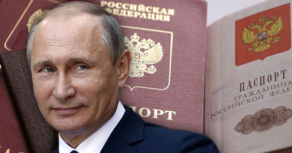 Зачем Путин раздаёт русские паспорта на Украине?
