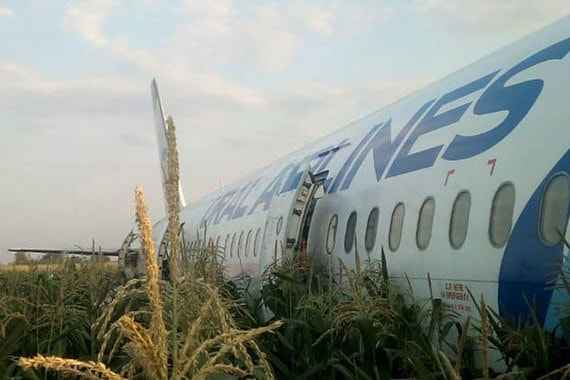 Аварийная посадка самолета Airbus А-321 рядом с «Жуковским»