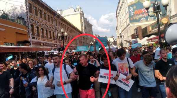 Прокуратура потребовала лишить родительских прав семейную пару, пришедшую на акцию 27 июля с ребенком