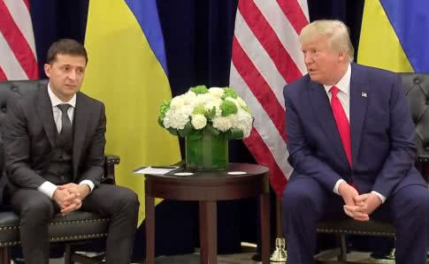 Украина перемалывается в схватке гигантов. Зеленский был не готов к войне республиканцев с демократами