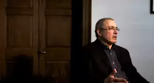 Зачем Ходорковский продвигает идеи саентологии в России