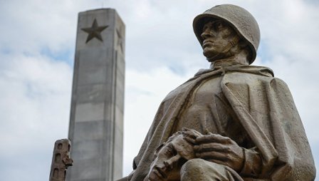 Только страх перед Россией защитит памятники нашим воинам в Евросоюзе