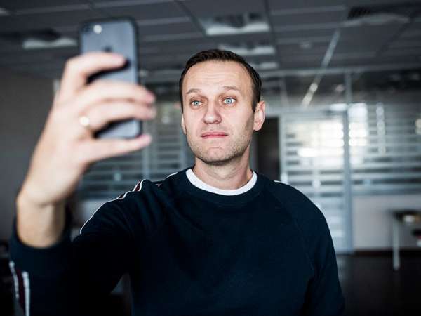Неожиданный поворот событий: на одежде Навального обнаружили химикат