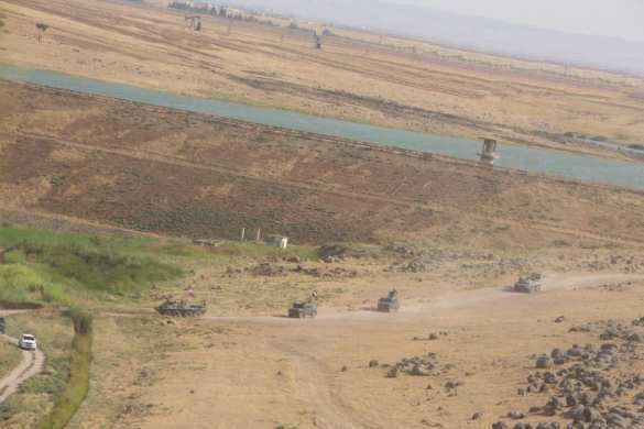 Бронетехника и вертолёты армии России выдвинулись в район объектов армии США в Сирии