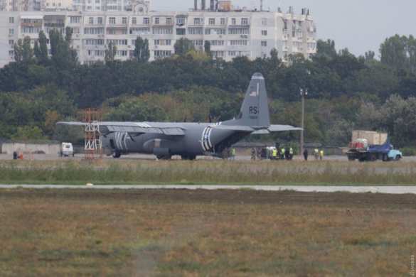 Самолёт ВВС США совершил аварийную посадку в Одессе