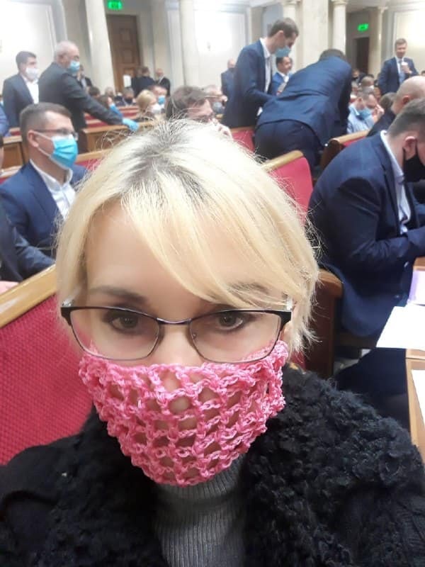 Российская вакцина от COVID-19 раскалывает «Слугу народа»