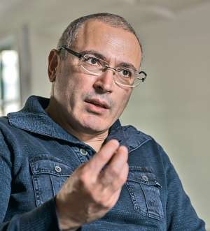 Беглый олигарх Ходорковский оброс долгами: подробности