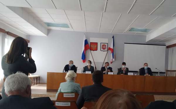Депутаты и общественники Крыма требуют отставки главврача Ленинской ЦРБ