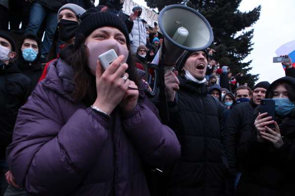 Навальнисты не стали поддерживать протестующих после митингов