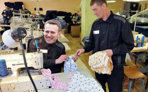 Швея или кухарка: какой вектор развития выберет Навальный в колонии