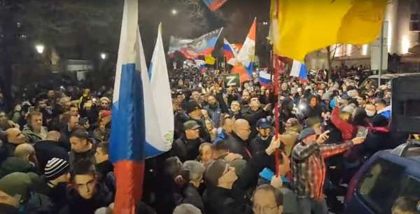 В Белграде тысячи Сербов скандировали «Россия, Путин, Сербия!» в поддержку операции «Z»