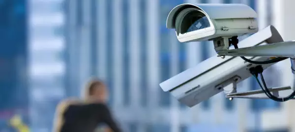 Безопасный двор с камерами видеонаблюдения