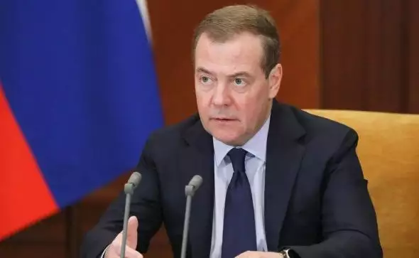 Медведев предрек, что Великобритания уйдет в пучину от новейшего российского оружия