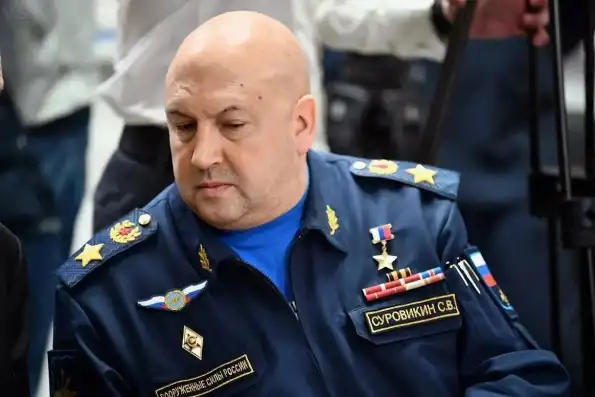 Последние новости о генерале Суровикине: Сохранил свою должность в МО, но в целях безопасности спрятан от западных спецслужб