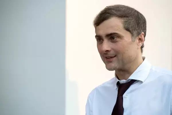 Коварный советник хуже предателя. Сурков пытается вернуться в игру?