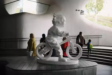 «Здесь и сейчас» уличный арт-фестиваль в Москве