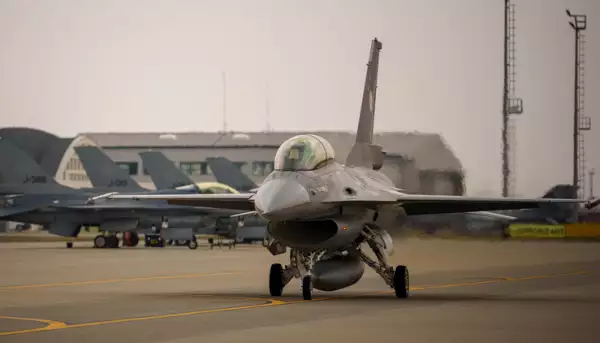США нашли опытных летунов на F-16, которые смогут дать достойный бой русским лётчикам
