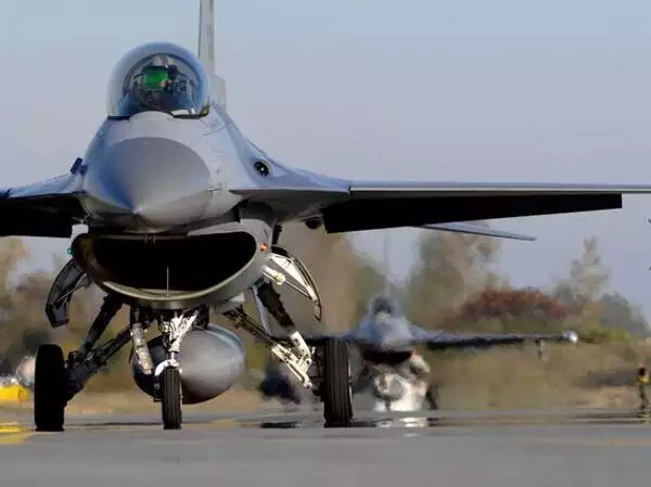 В Киеве зря возлагают на F-16 большие надежды. Ситуацию в украинском небе они не изменят. С какими проблемами им придется столкнуться?