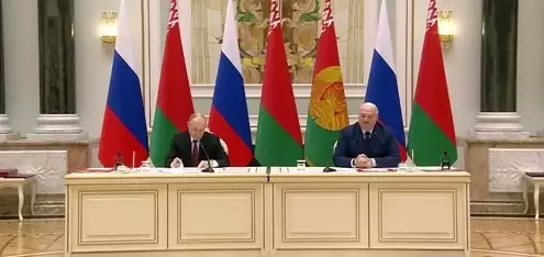 «Его сила аналогична ядерному оружию»: Путин пообещал Лукашенко поставлять «Орешник» в Белоруссию